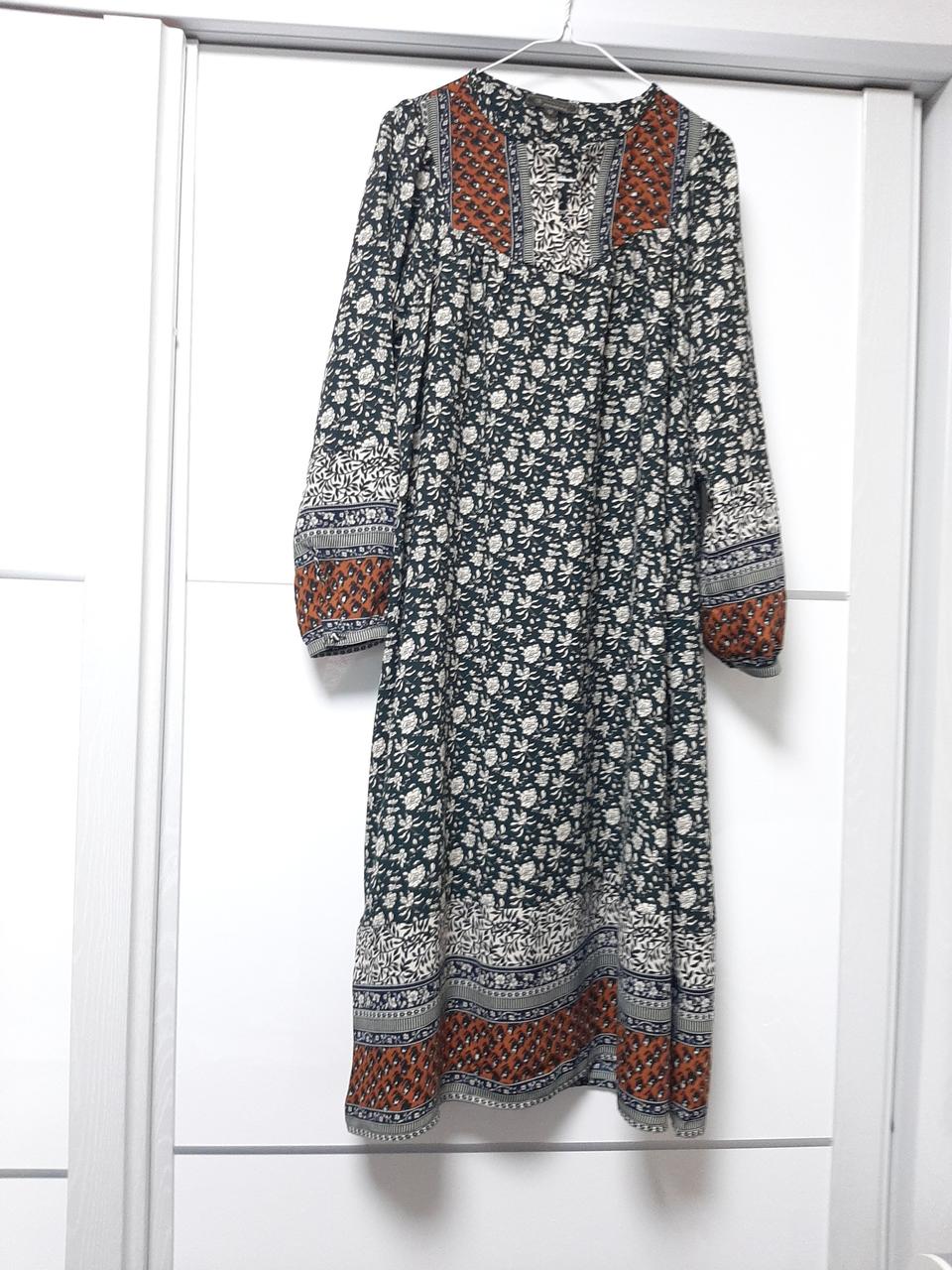 써스데이아일랜드 롱원피스 미착용 새제품