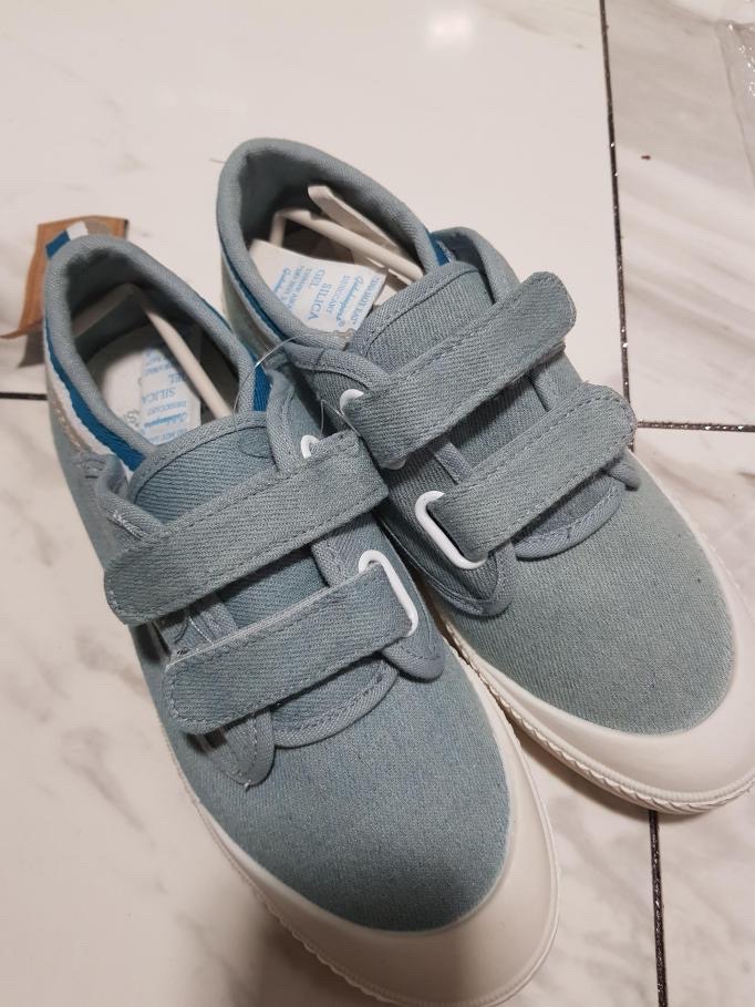 [새상품] 봄여름 가볍고 편한 운동화 데일리 벨크로 스니커즈 240