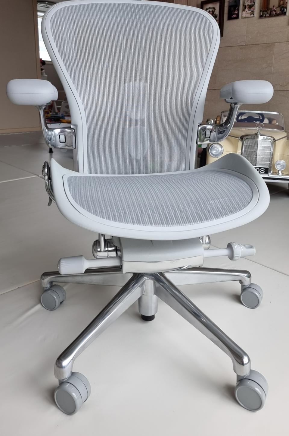 허먼밀러 뉴에어론 미네랄 CD B사이즈