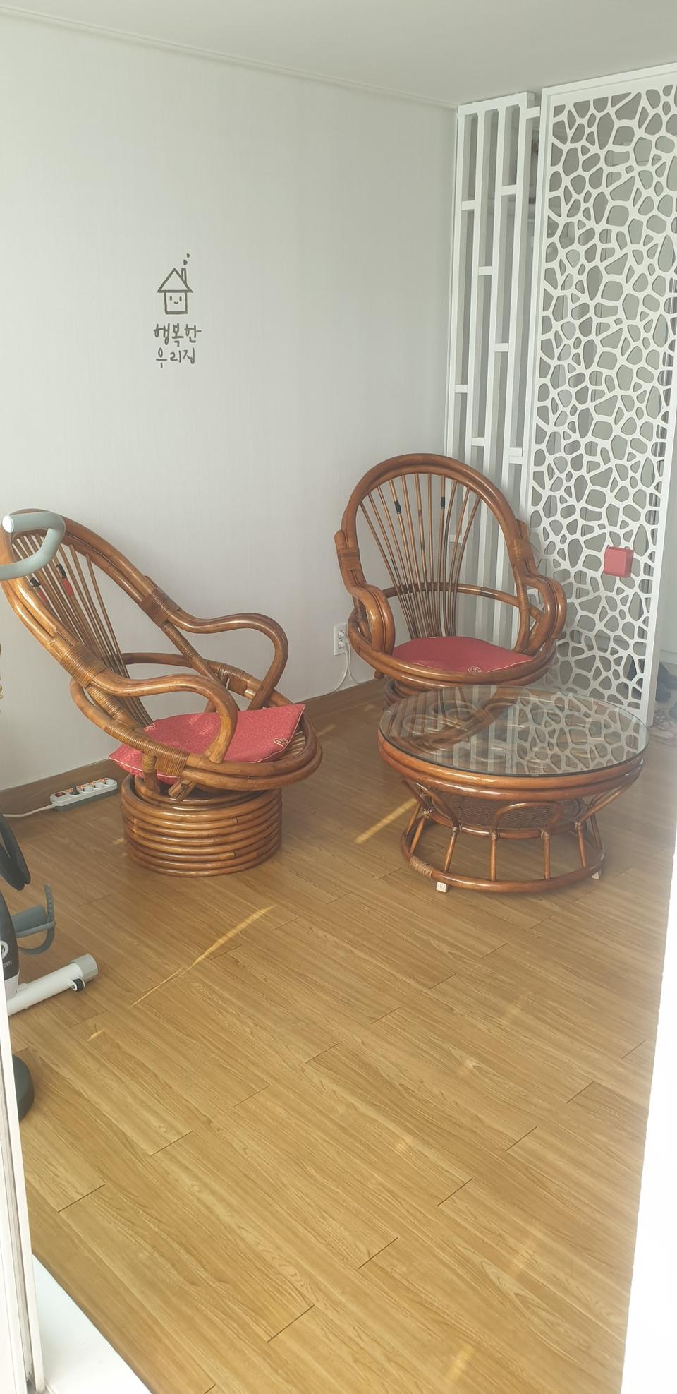 등나무가구의자2개 및 테이블