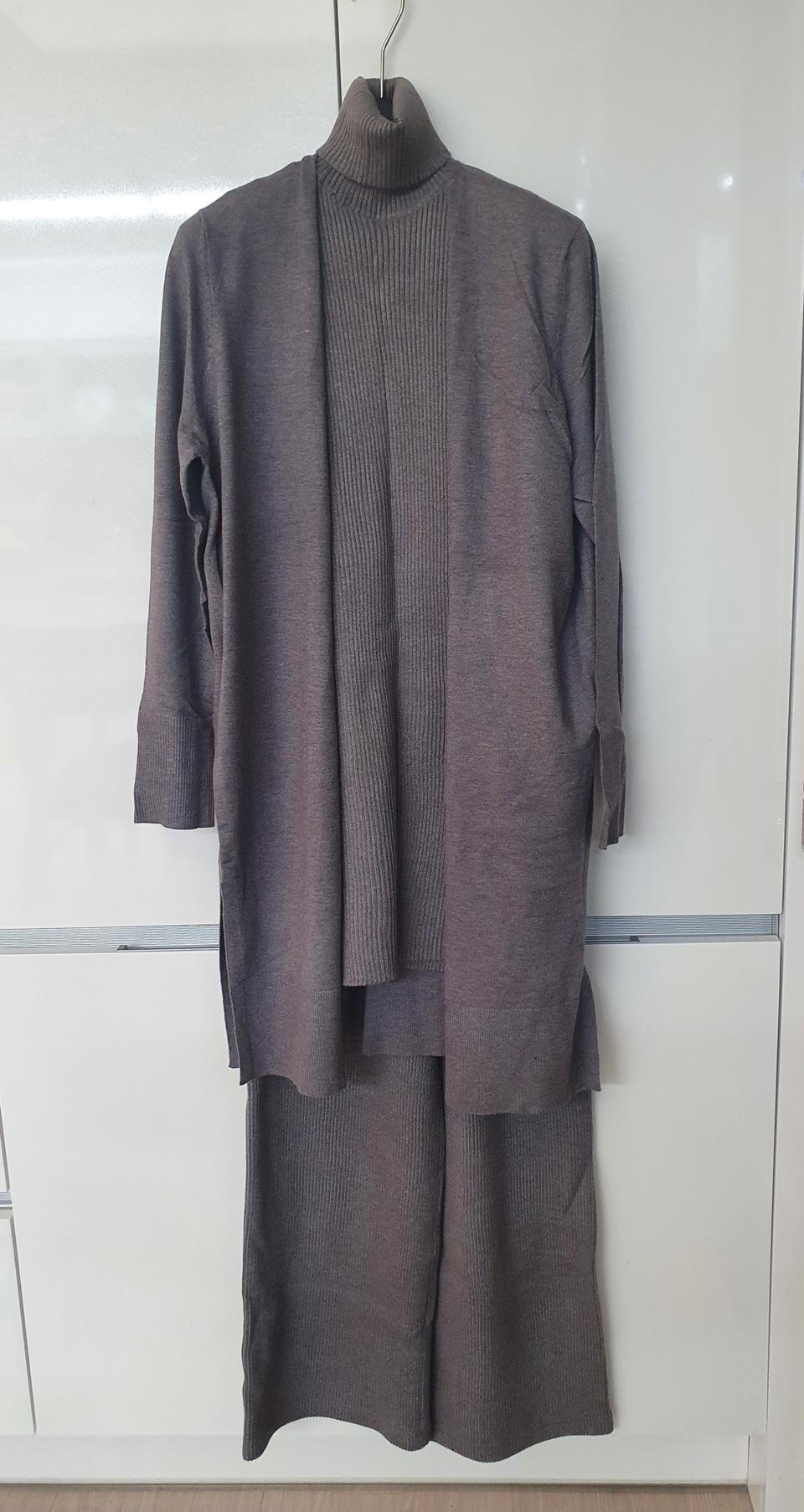 자라 3 쓰리피스 세트 (롱목폴라.바지.가디건)