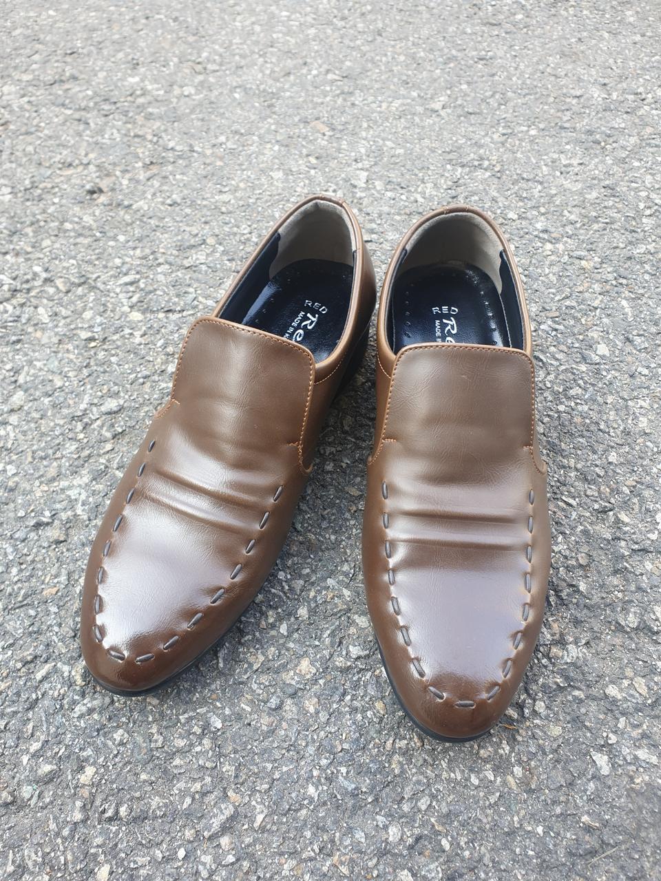 굉장히 가벼운 구두 260 새거 팝니다.