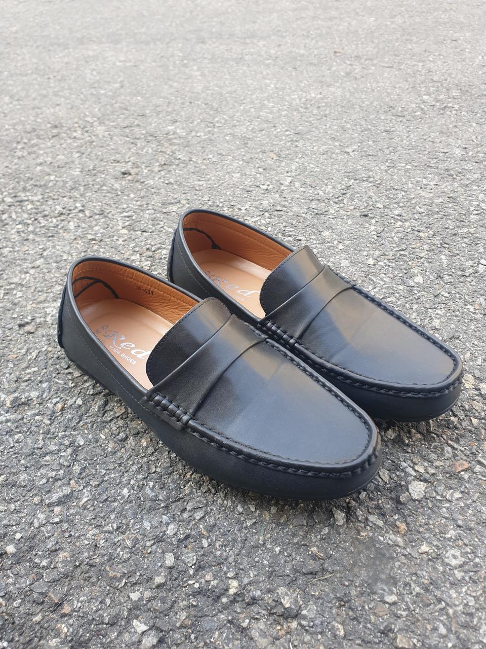 가벼운 검정 구두 260 새거 팝니다.