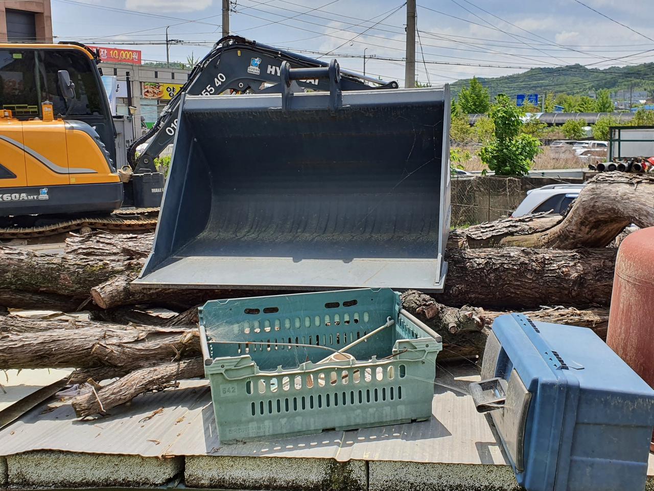 02포크레인용 대버켓 새거 팝니다