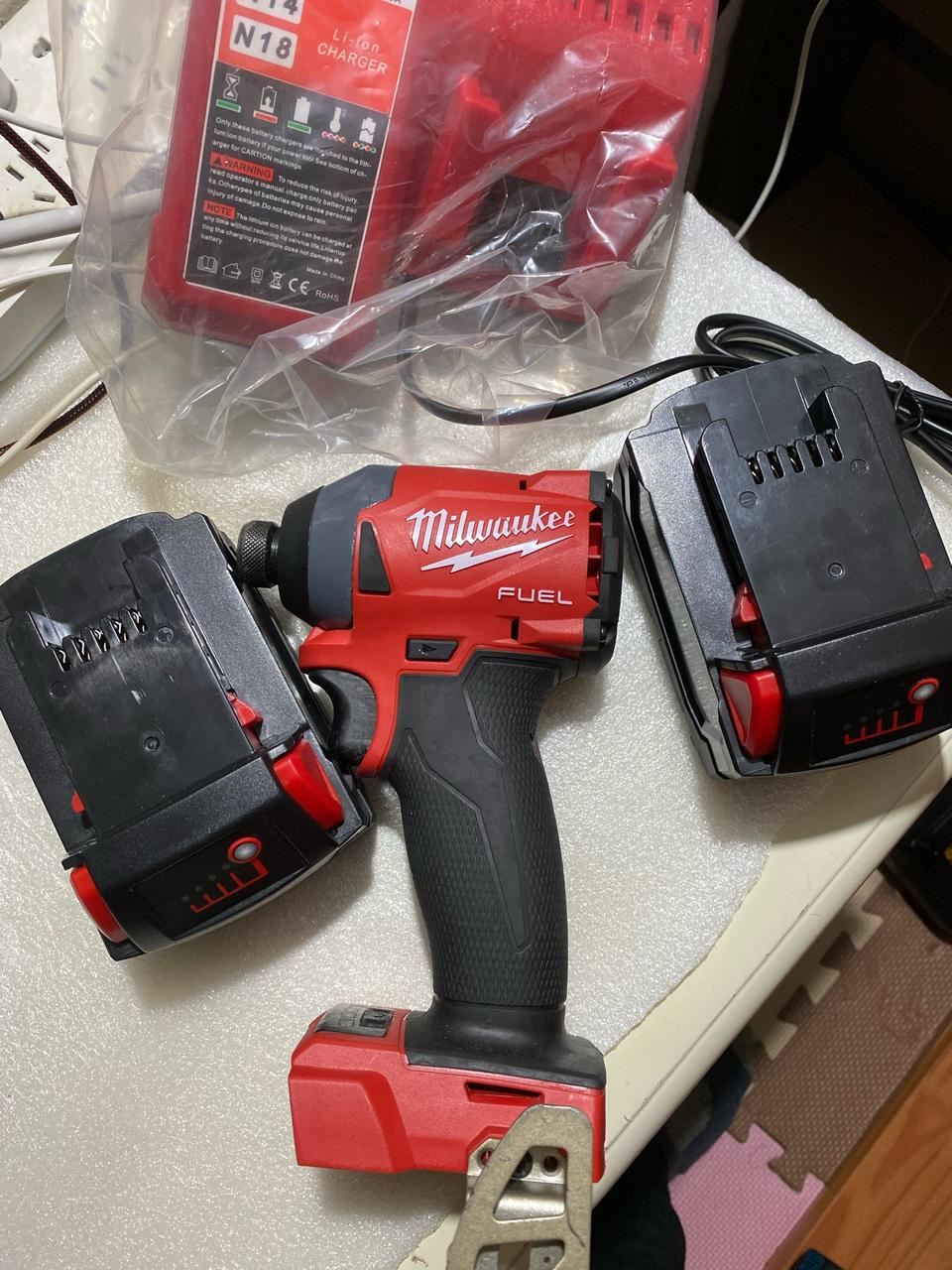 밀워키 충전드라이버