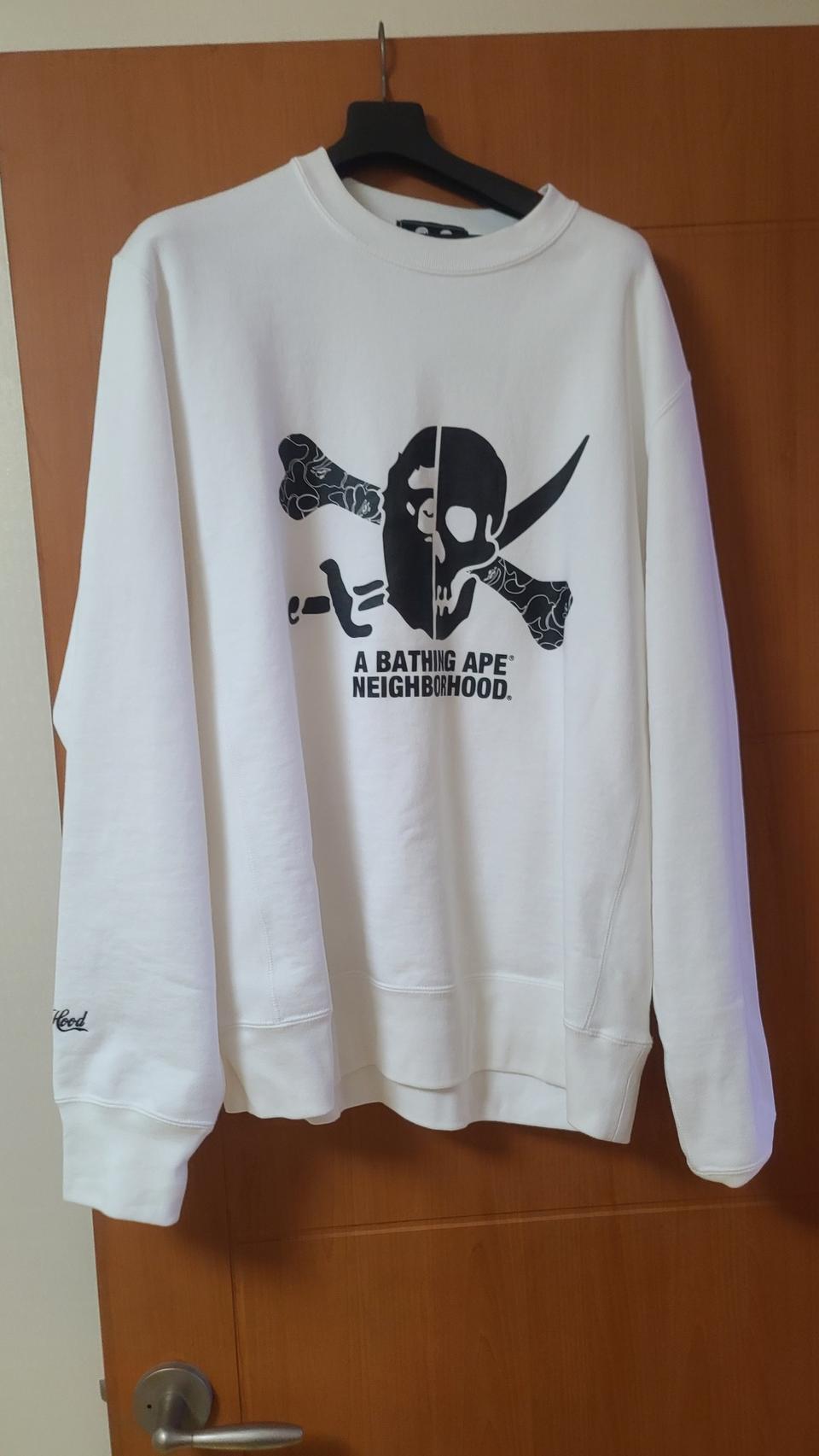 네이버후드 X 베이프 맨투맨