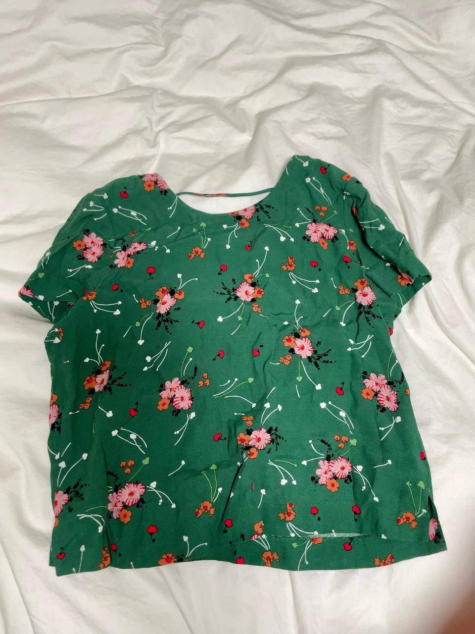 앤아더스토리즈 블라우스 새상품