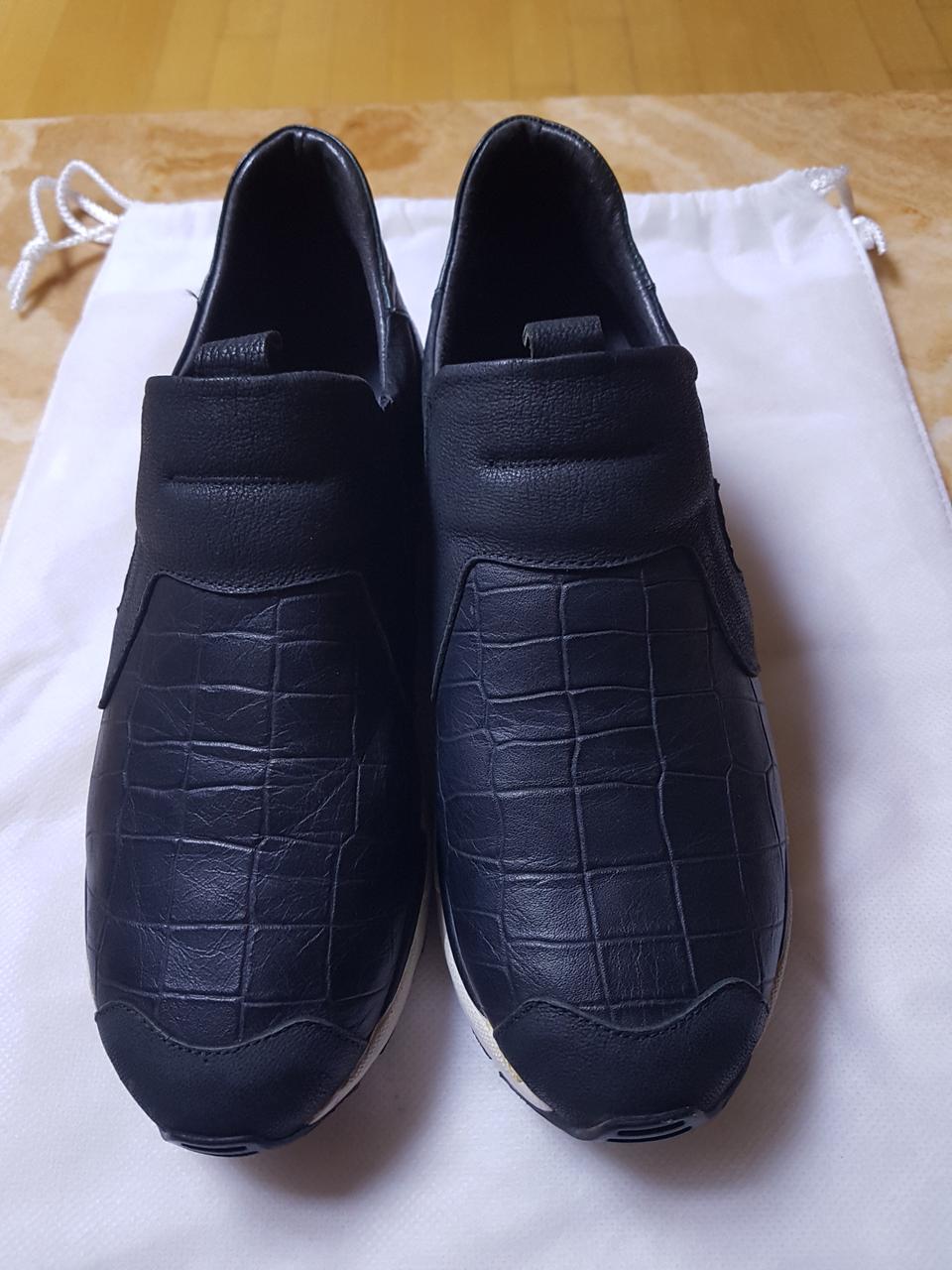 여성스니커즈 240mm판매 합니다