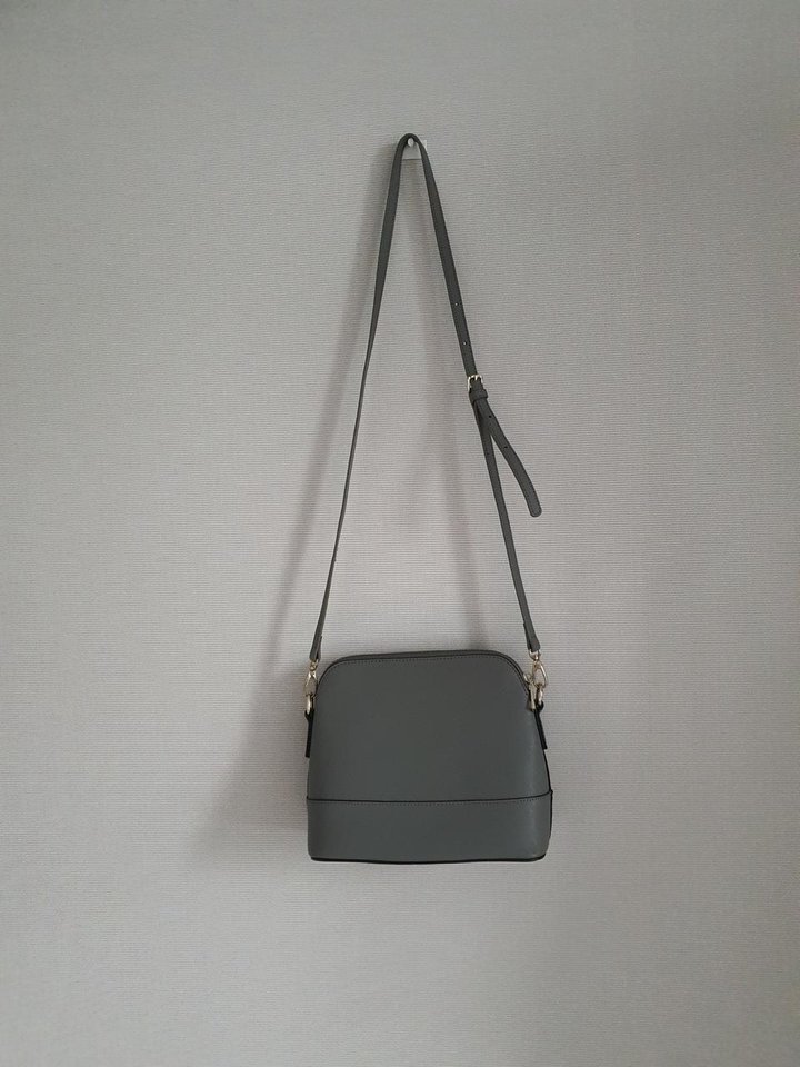 델라스텔라 크로스가방 | 세컨웨어(헬로마켓) 델라스텔라 크로스가방 | 세컨웨어(헬로마켓)