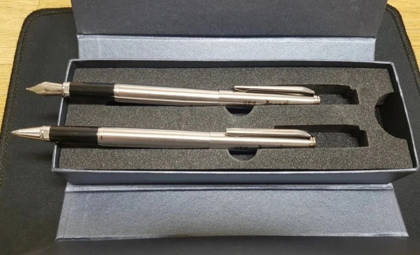 문재인 대통령 만년필과 볼펜 세트 미개봉