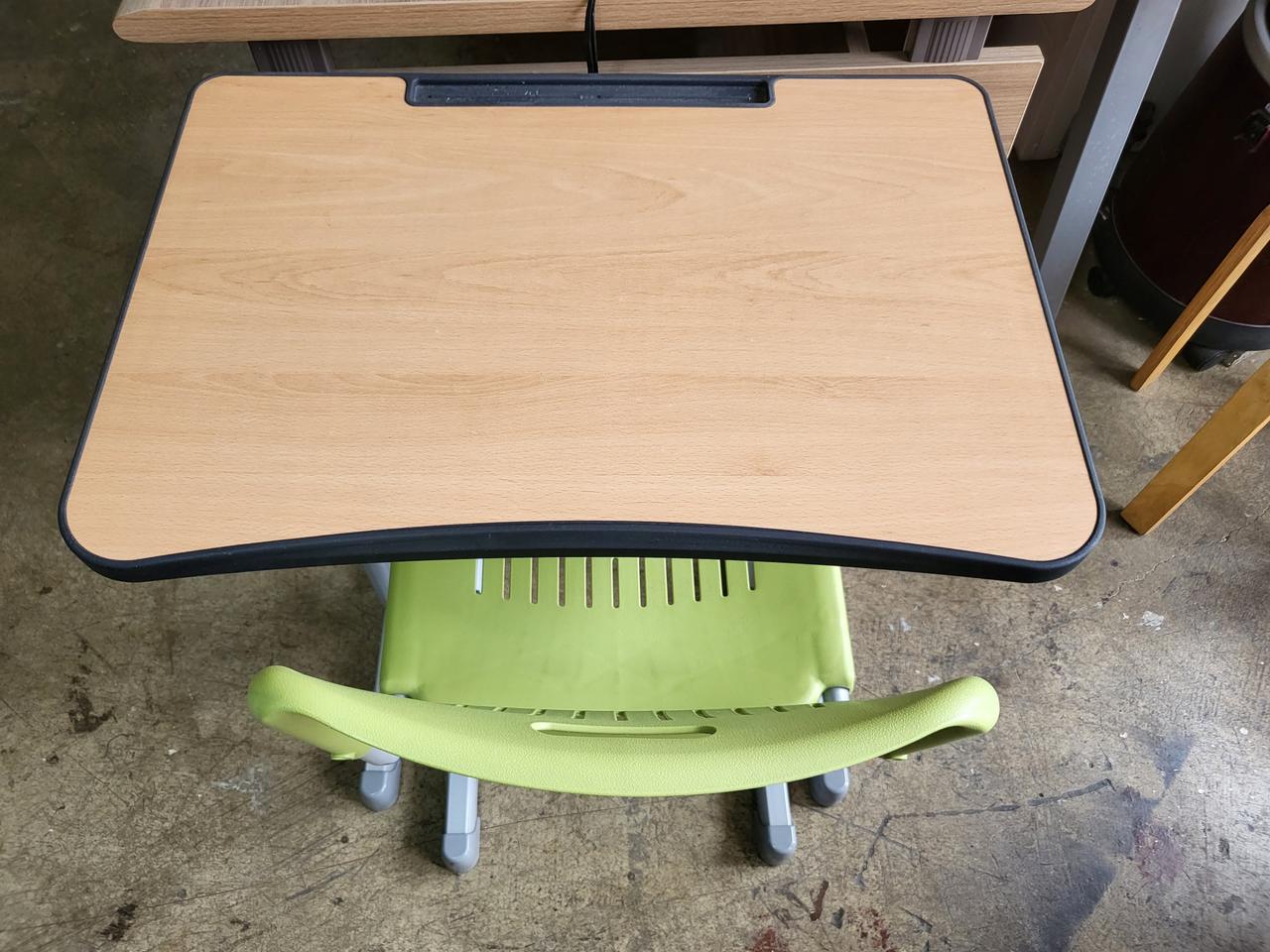 높낮이 조절되는 학원 책걸상