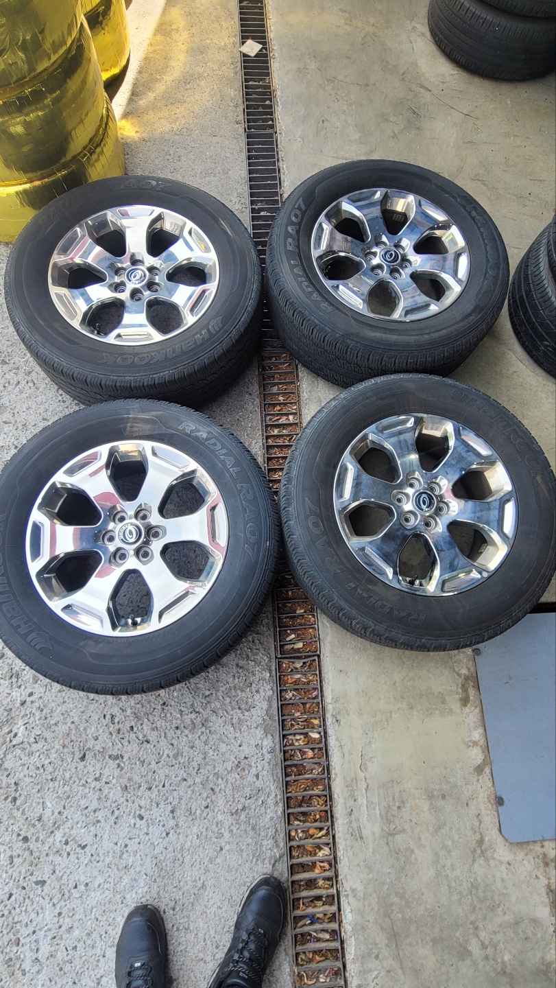 모하비 18인치 크롬휠 + 타이어팝니다