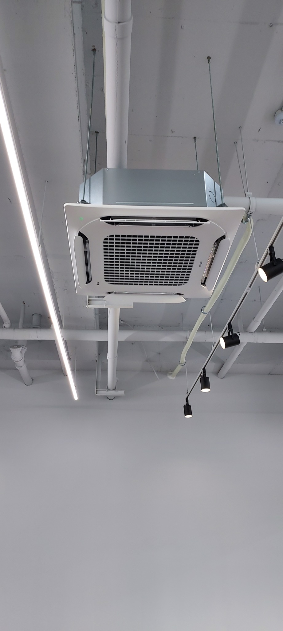 에어컨 설치및 판매설치 합니다