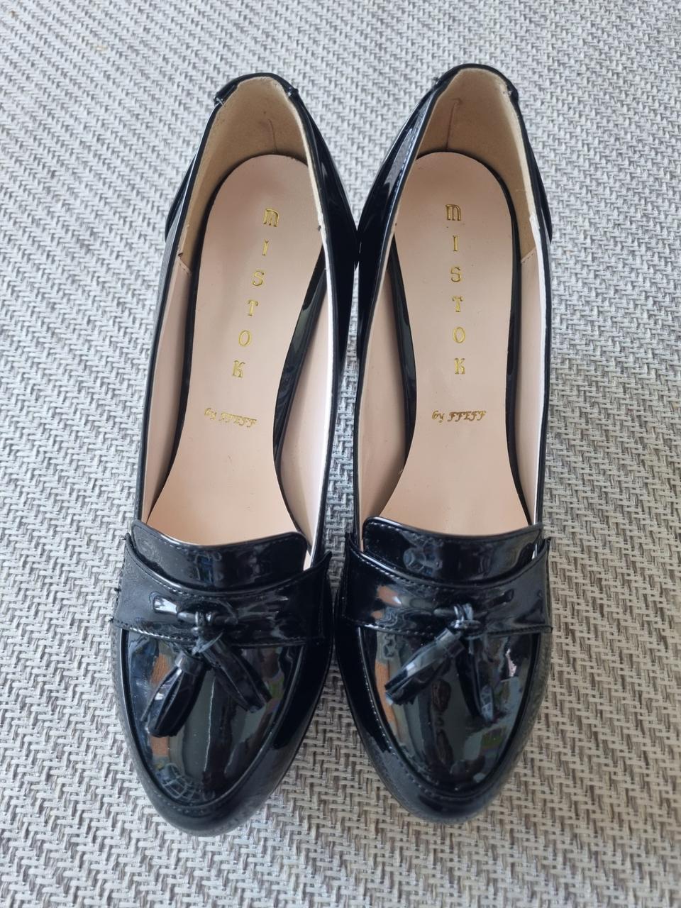 새상품) 에나멜 태슬힐 블랙 240