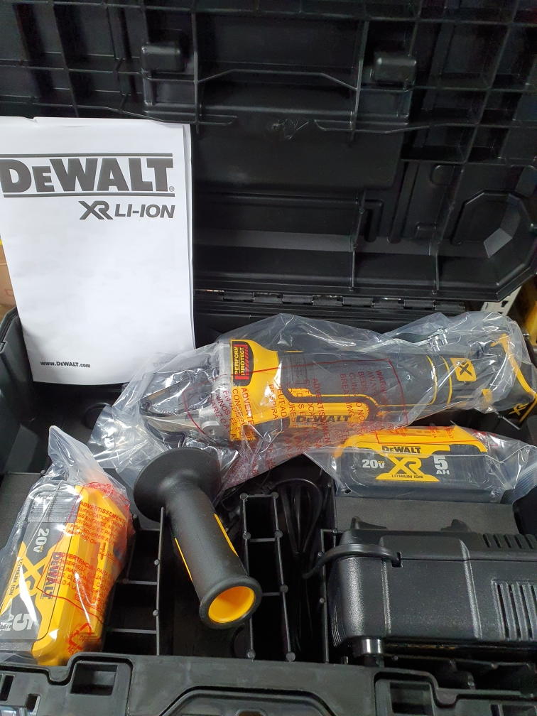 디월트 충전그라인더