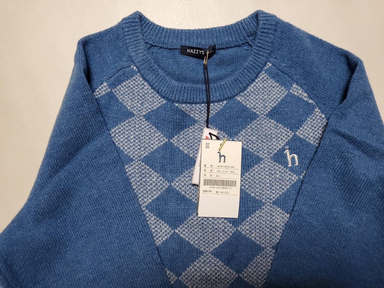 헤지스키즈 다이아패턴 스웨터입니다.