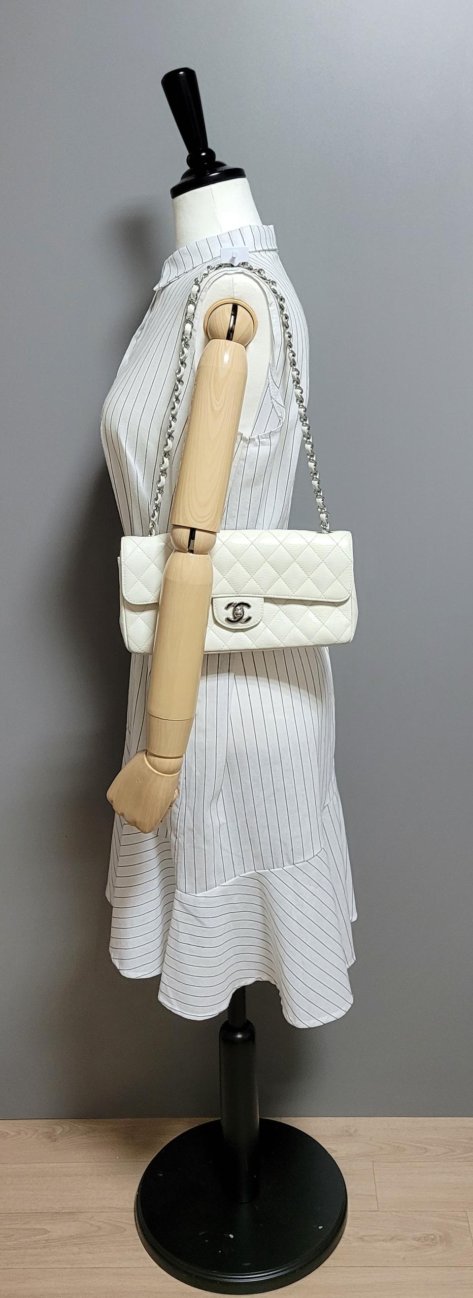 [중고A급] 샤넬 클래식 캐비어 바게트백 크림화이트 은장(10번대)