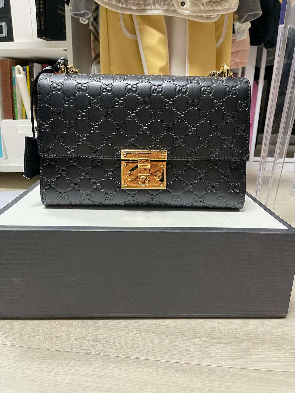 구찌/ 패드락 시그니처 금장체인 숄더백