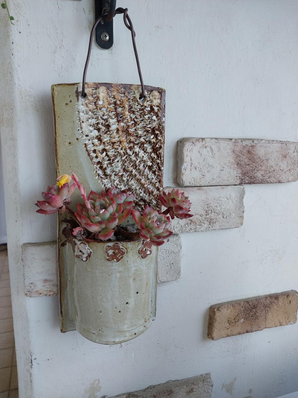 도자기 벽걸이화분과 다육이