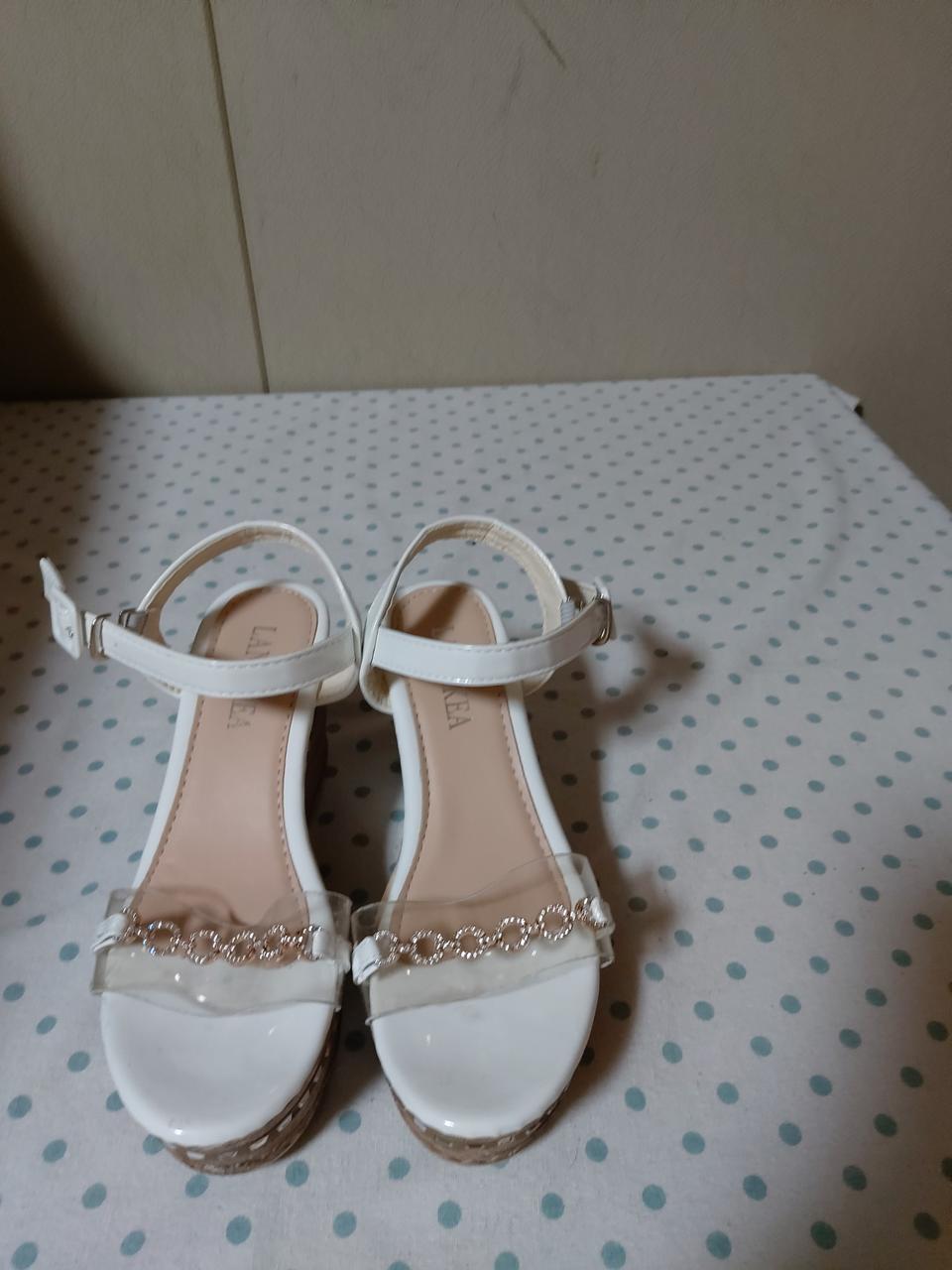 235~240사이즈...다리 엄청 길어 보임^^