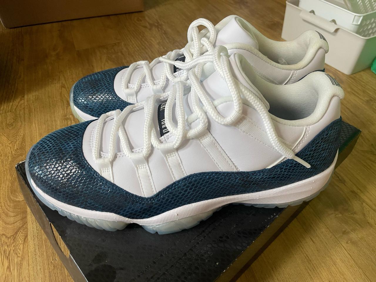 조던 11 레트로 로우 네이비 스네이크스킨 2019 새거