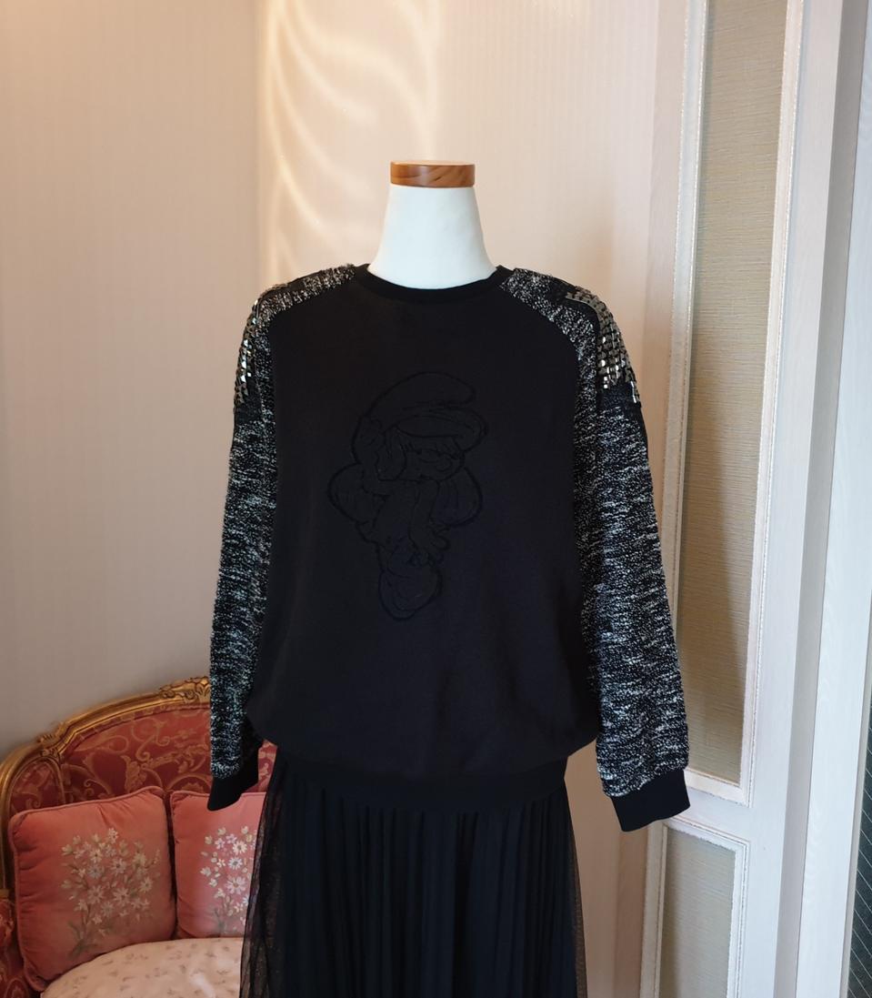 홀하우스 어깨장식 맨투맨 55-66 거의새것