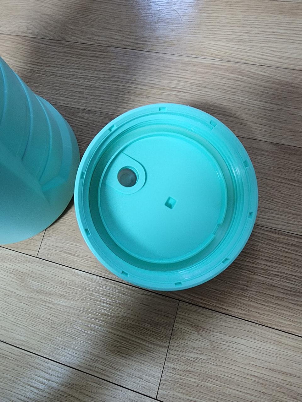 언더아머 물통 약2리터(직구)