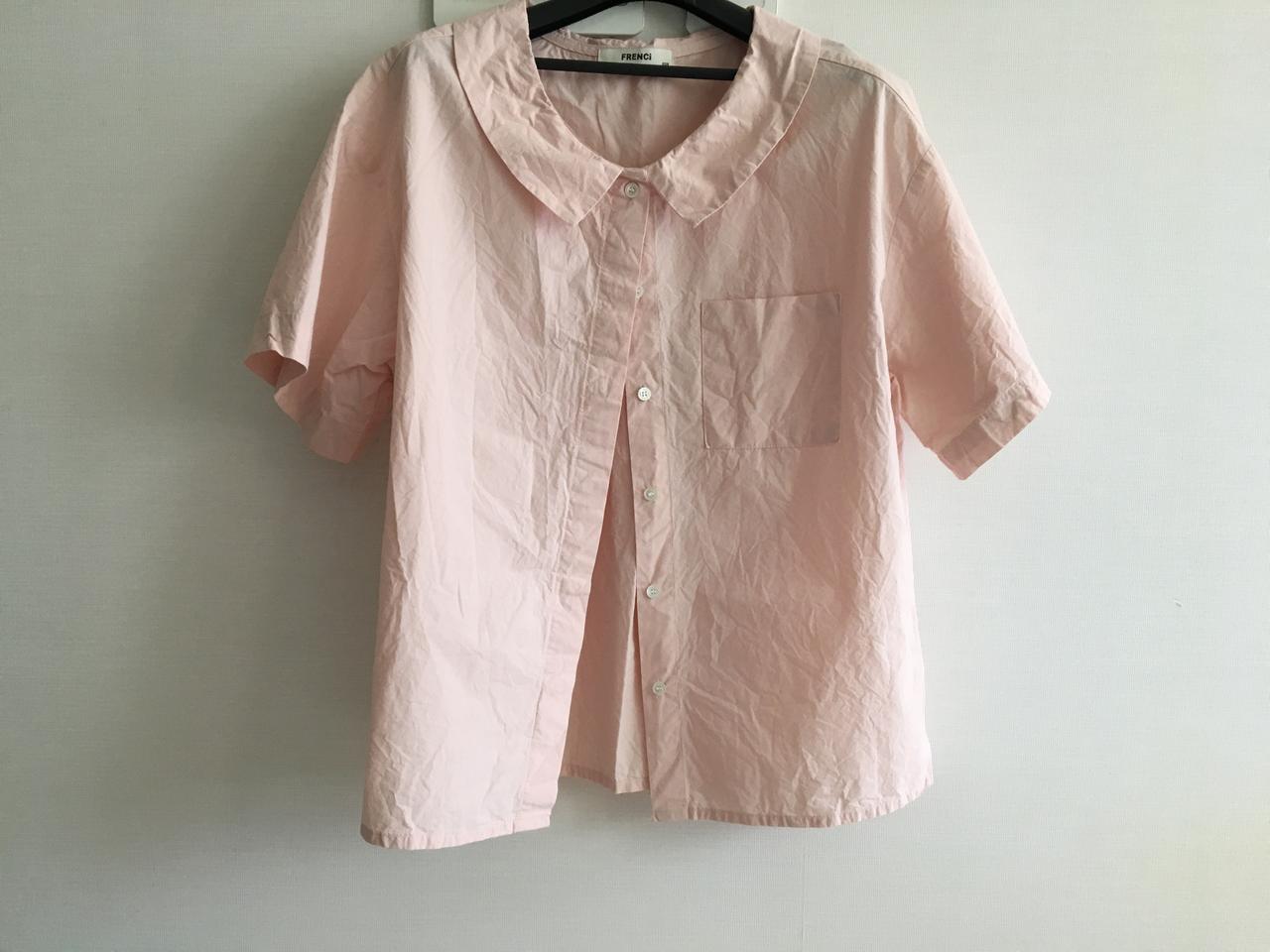 피치색 블라우스