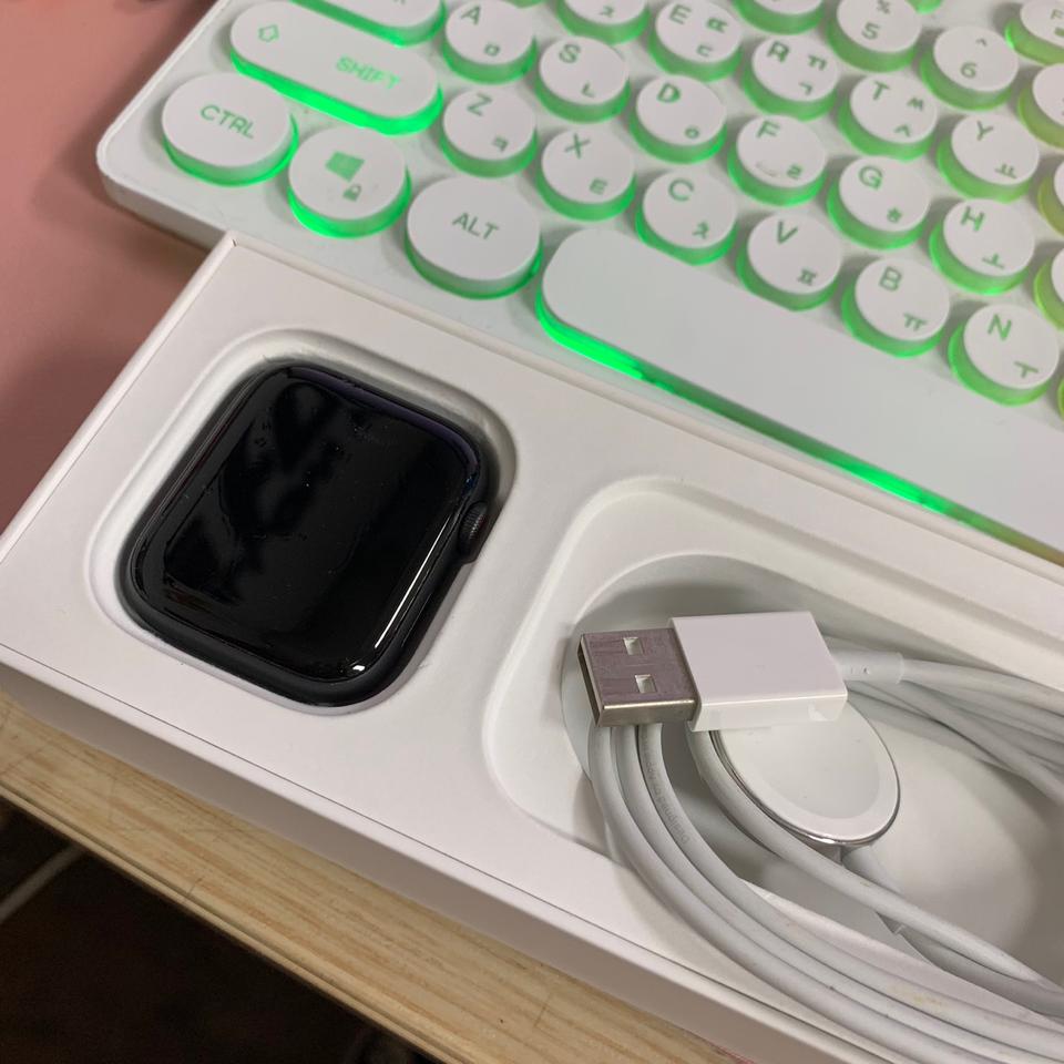 [당일출고] 애플워치시리즈4 블랙 44mm 셀룰러 풀박스 판매합니다