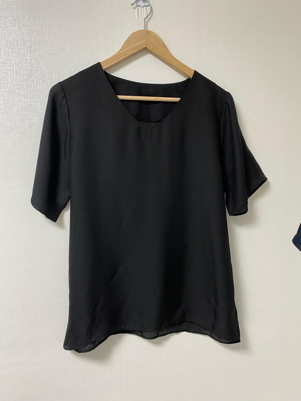 <새제품>사틴느낌 U넥 블라우스(최종가)