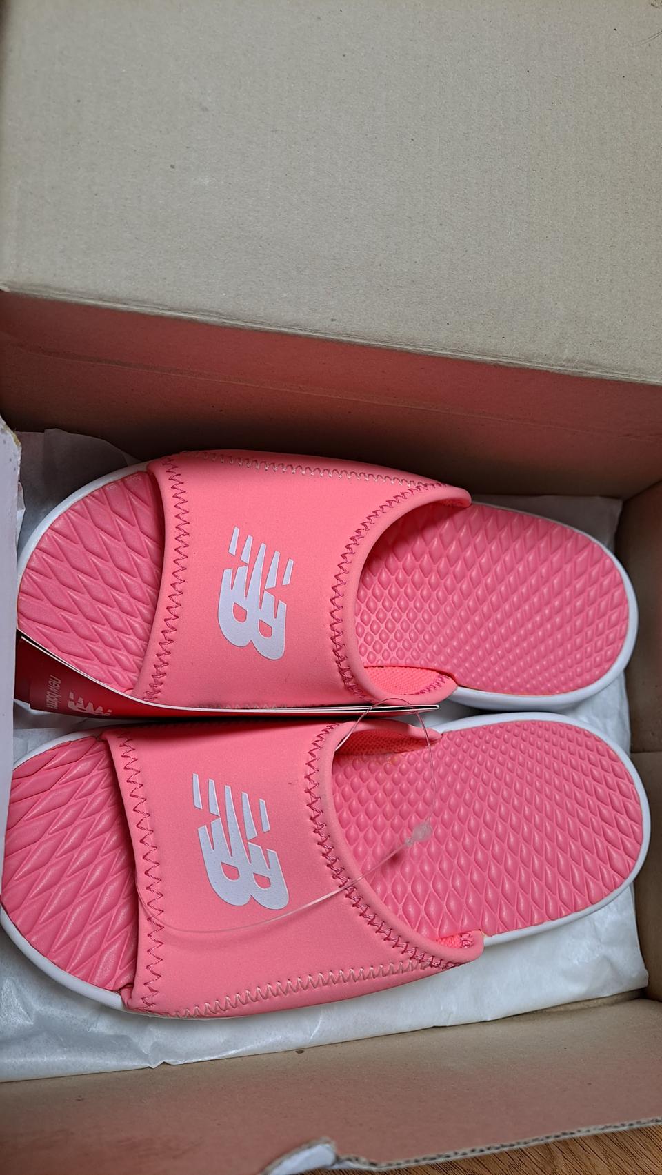 여아180  뉴발란스, 샌들 추가 덤