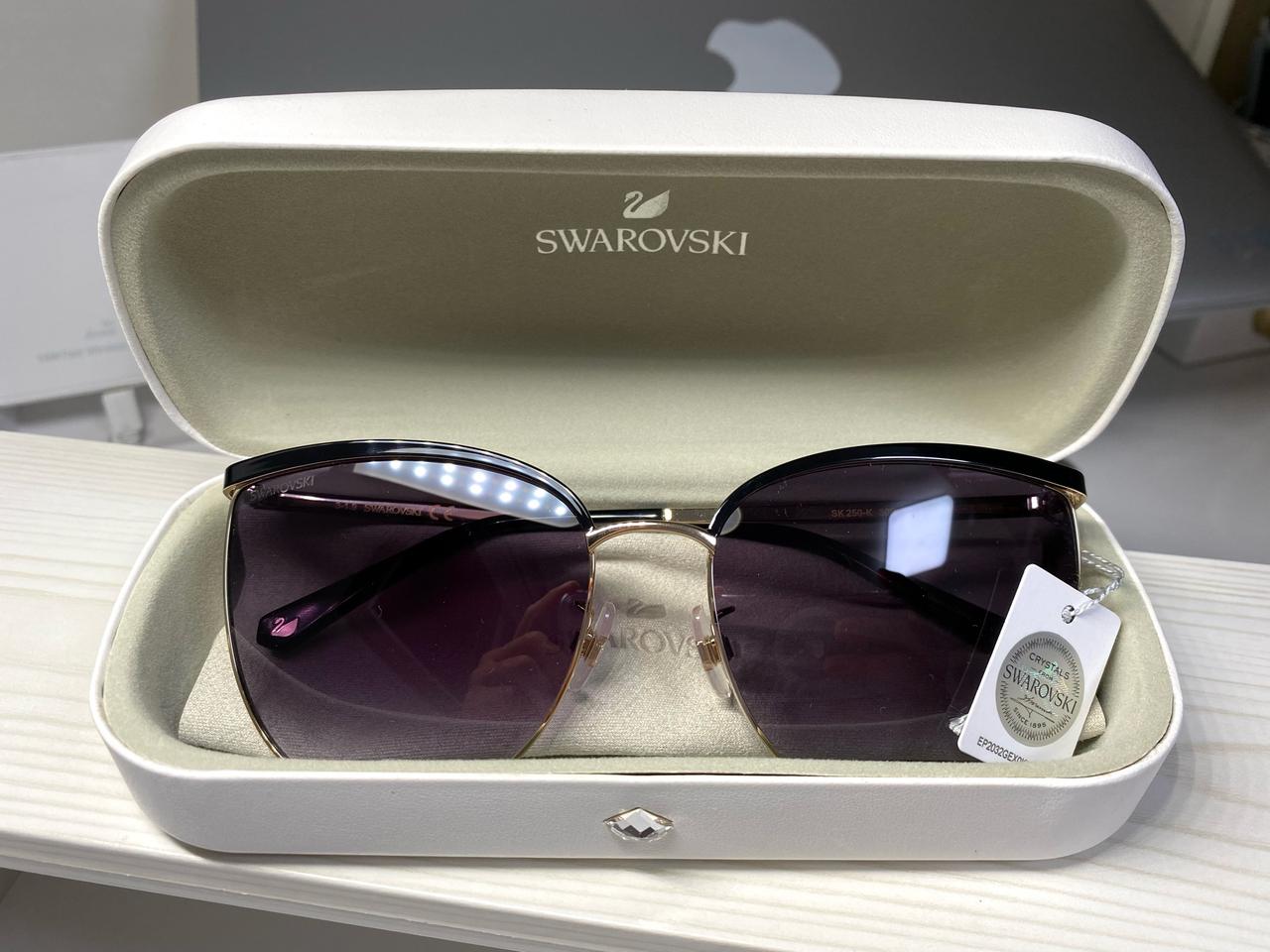 (새상품) 스와로브스키 선글라스. 라이선스카드 있음