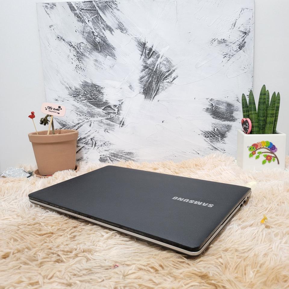 삼성(15.6인치) 블랙색상 노트북 i5모델 윈11 게임용 노트북 판매합니다.