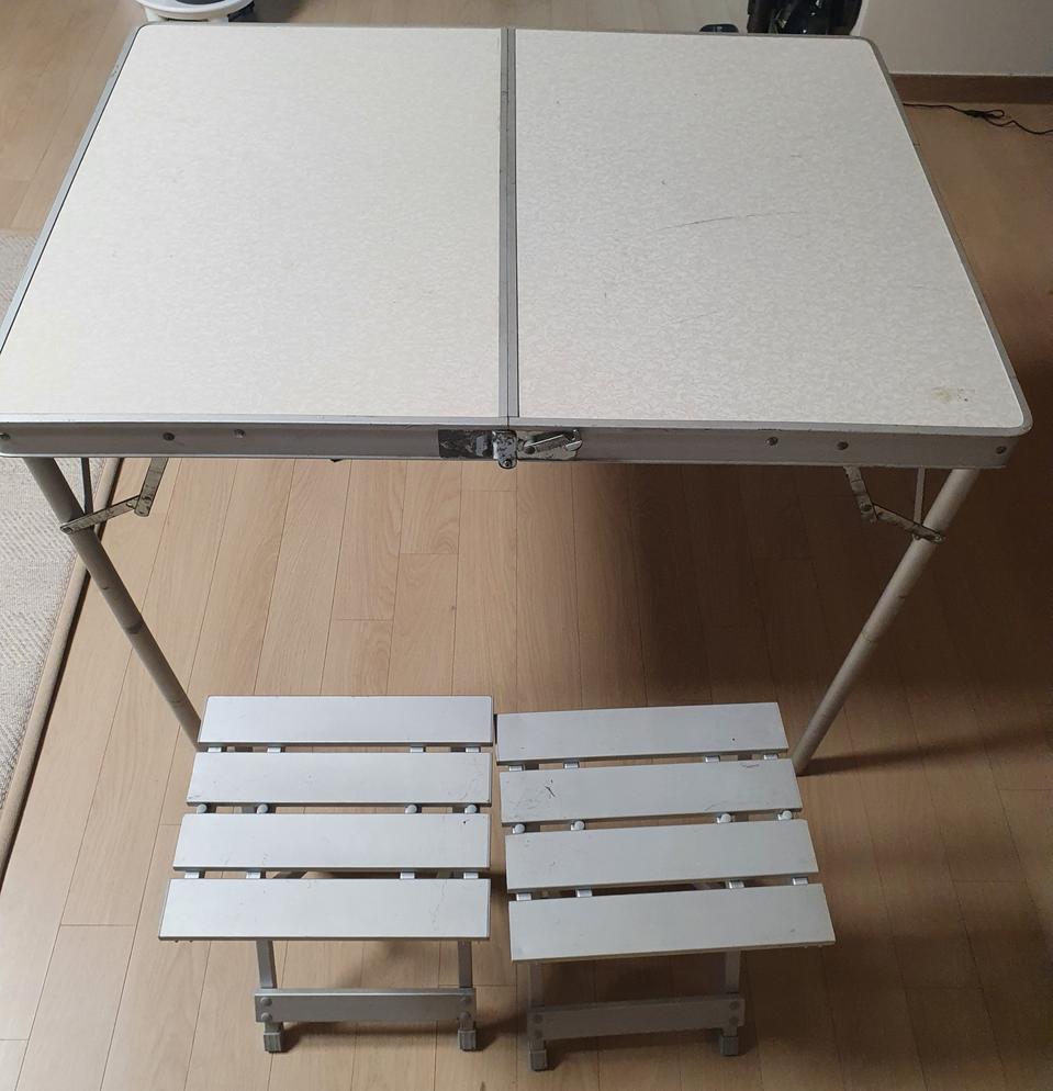 캠핑 테이블 의자2개 테이블 1개