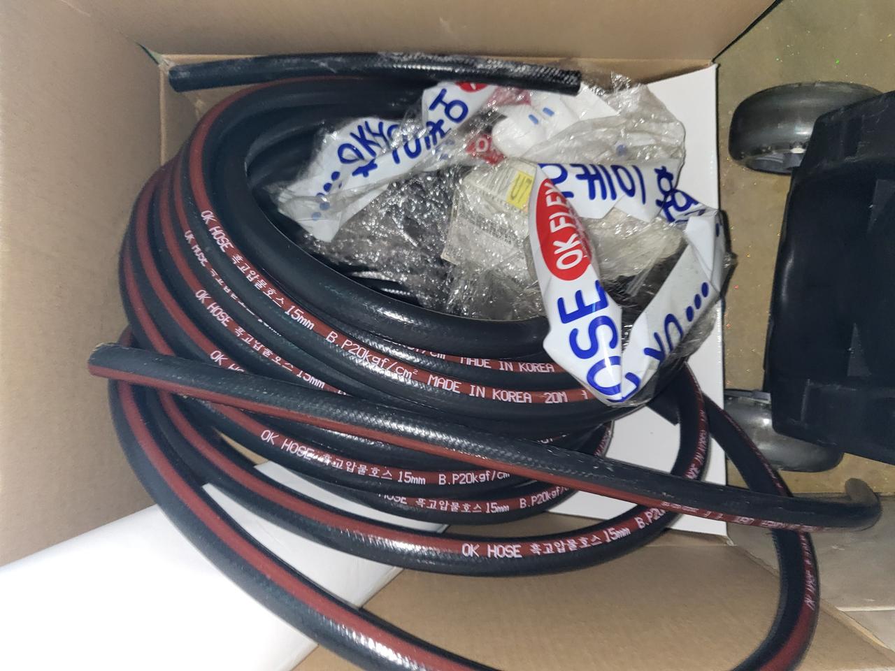 배풍기 아스팔트 프라이머 싱글 재료 목재 전선 간판 형광등 잡동사니