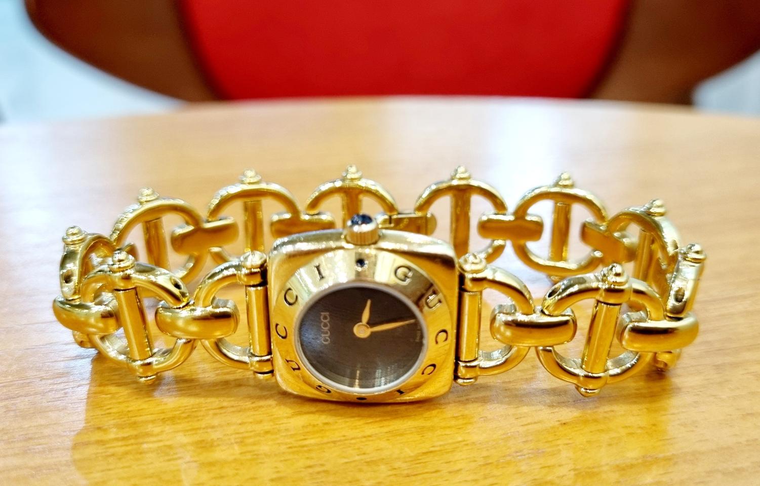 정품 구찌 6300L 금장손목시계