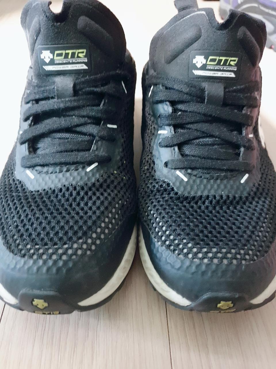 데상트 고어텍스 운동화 여성