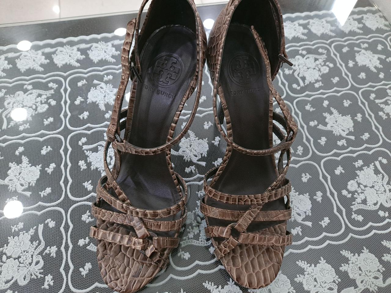 토리버치 가죽 샌들