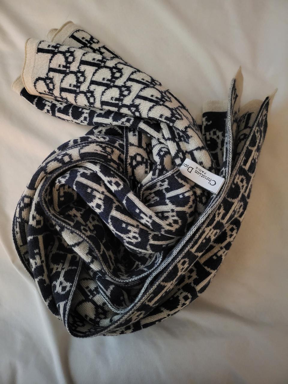 크리스찬디올 목도리