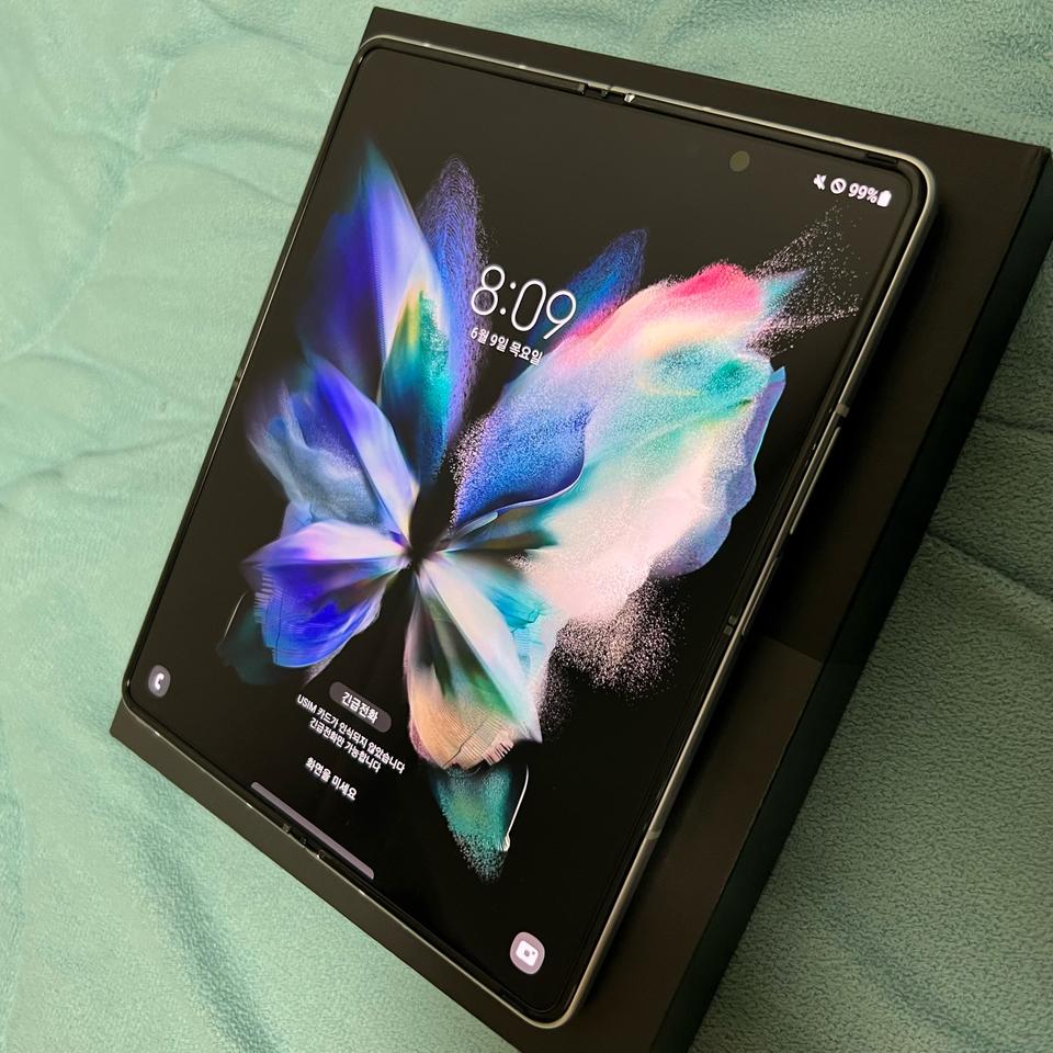 갤럭시 Z 폴드3 실버 512GB 외관 신품급 판매합니다.