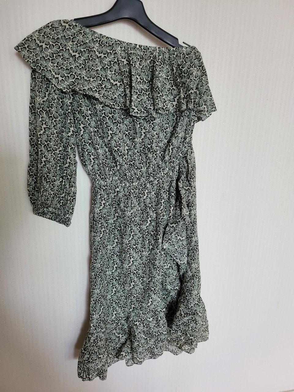 바네사브루노 언발쉬폰원피스