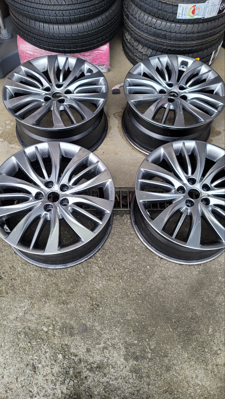 제네시스 순정 19인치 휠 팝니다. 블랙크롬 , 화이트크롬 , 순정색