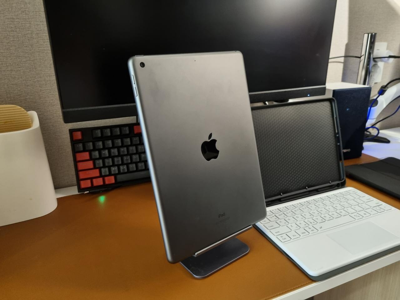 아이패드8세대 128기가 키보드 트랙패드 케이스 일체형