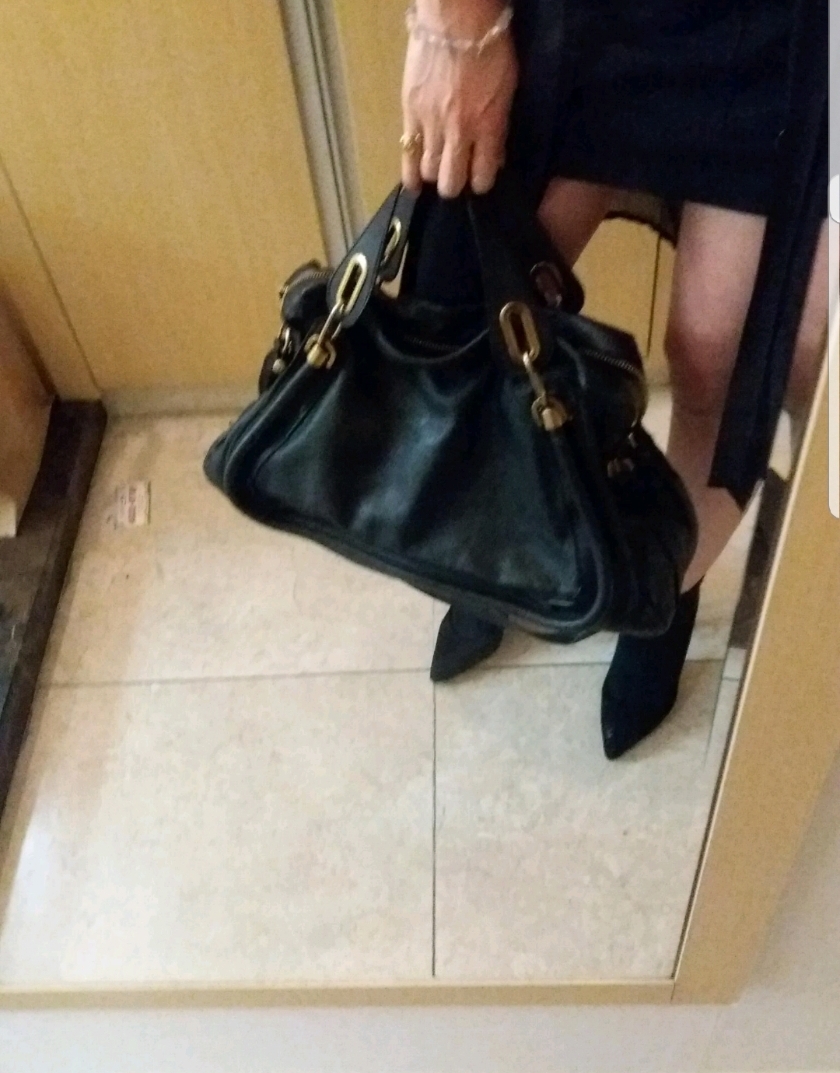 정품. 끌로에 파라티백 미듐.