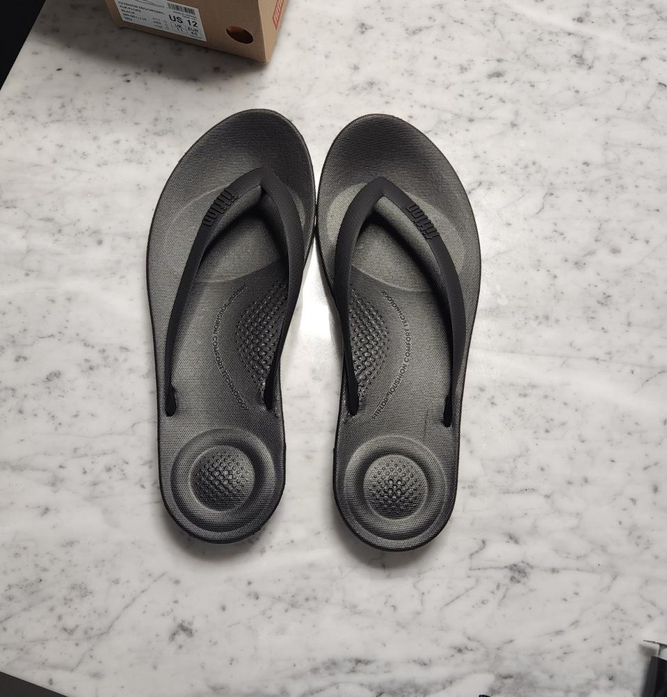 핏플랍 블랙 남성 조리 슬리퍼