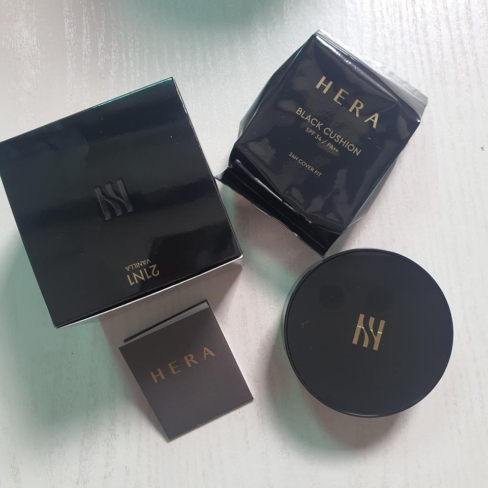 새상품 ㅡ 헤라 블랙쿠션 13N1 포슬린 판매합니다