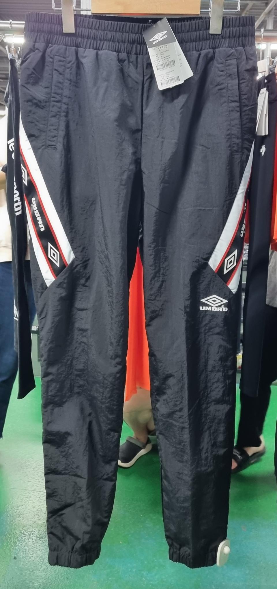 엄브로 트레이닝 바지 30인치 국내 매장판 정품 새제품 팔아요
