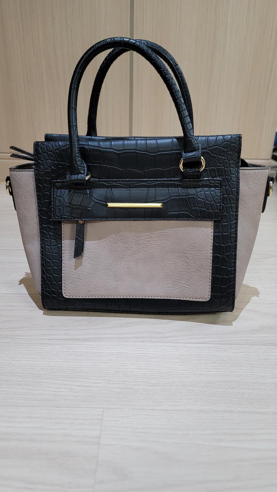 Candie's 미니핸드백 싸게드려요