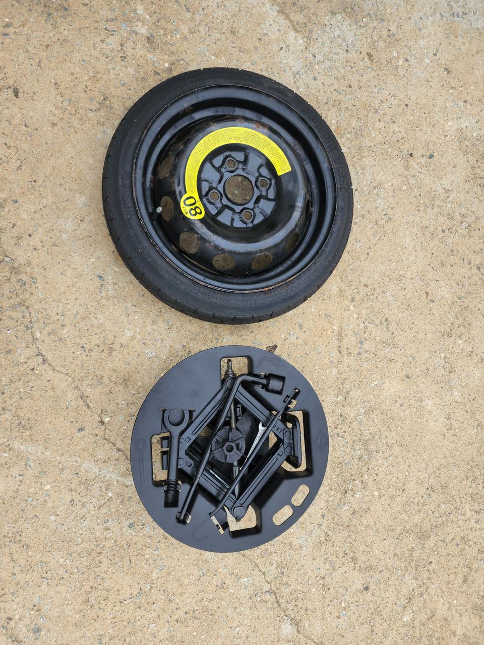 뉴모닝 스페어타이어 및 공구