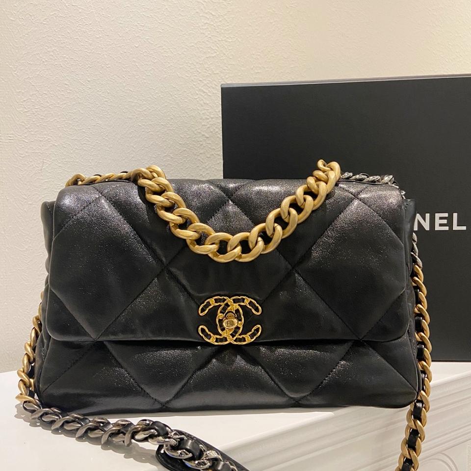 샤넬 19백 라지 블랙금장 플랩백 AS1161